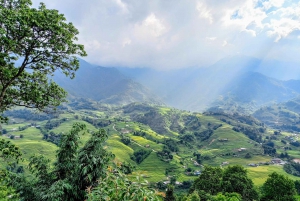 Sapa: Tour di 1 giorno in moto per visitare cascate e villaggi locali