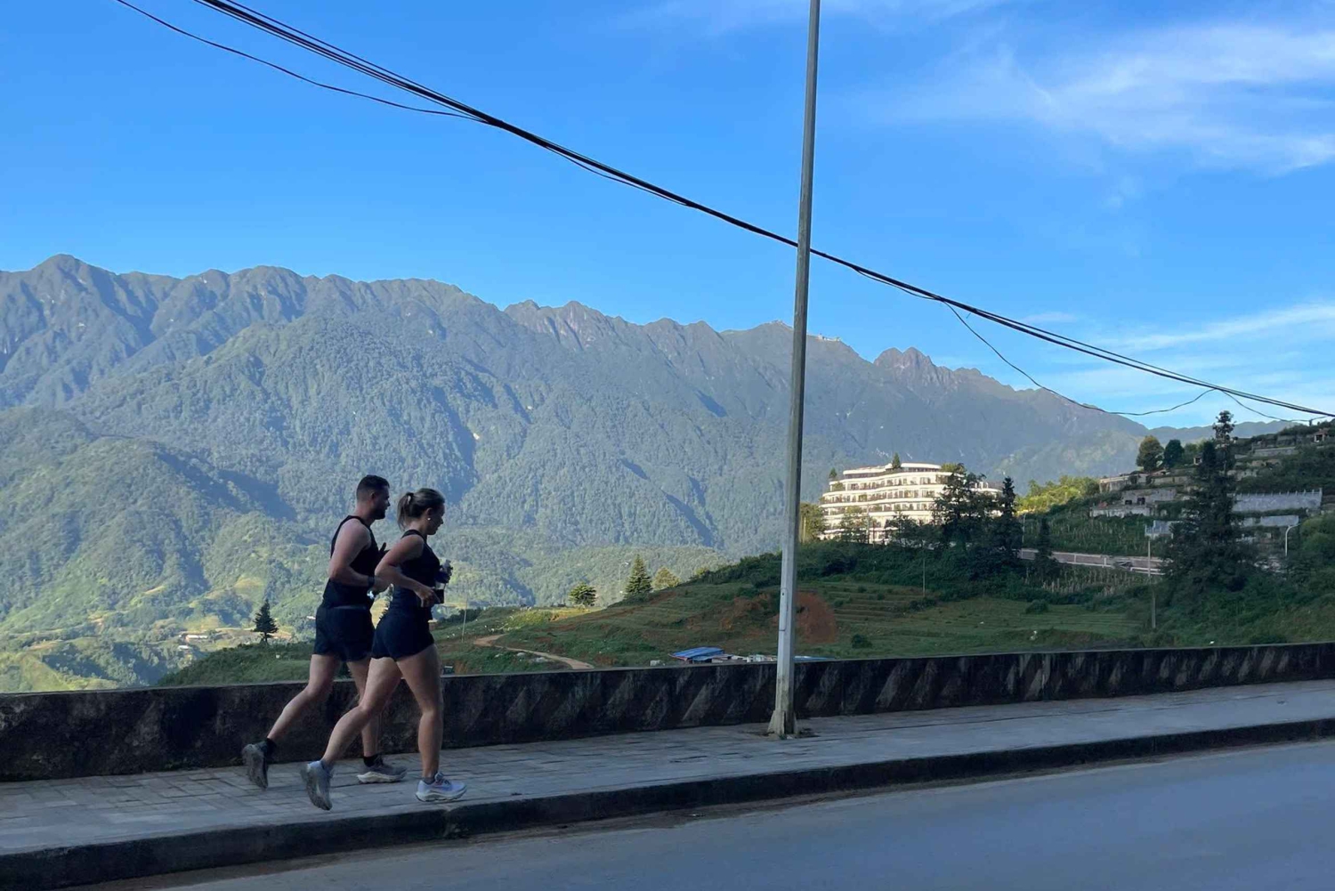 Sapa: wycieczka motocyklowa o świcie z widokiem na górę Fansipan