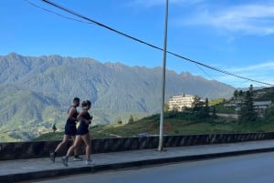 Sapa: motortocht bij zonsopgang met uitzicht op de Fansipan-berg
