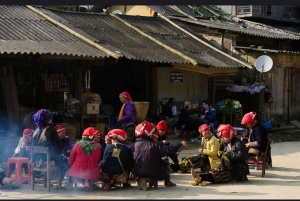 Sapa: Wycieczka do wioski Ta Phin i ziołowa kąpiel Red Dao