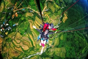 サパ：ピックアップ＆ドロップオフ付きタンデムパラグライダーアドベンチャー