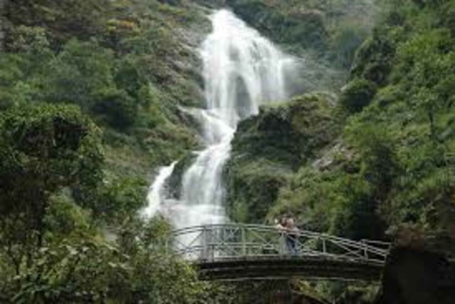 Sapa: Waterfalls, Tea Farm, and Cave Full-Day Tour by Car