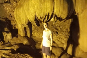 Sapa: Dagsutflykt med bil till vattenfall, teodling och grottor