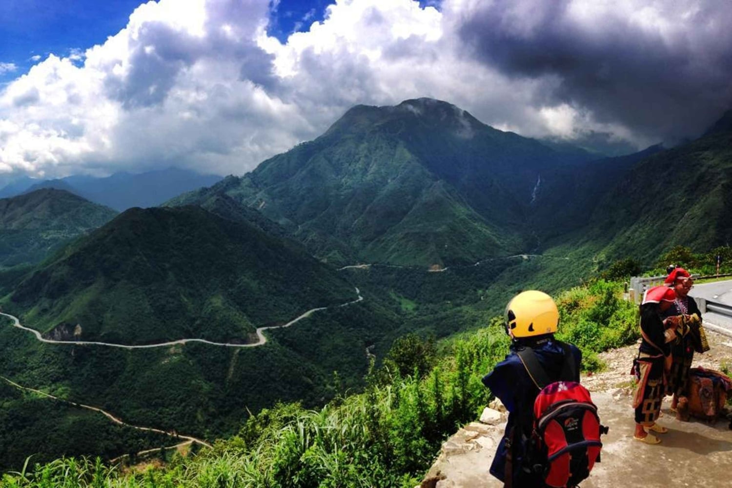 Sapa: Y Linh Ho, Muong Hoa Valley Trek & Village Experience