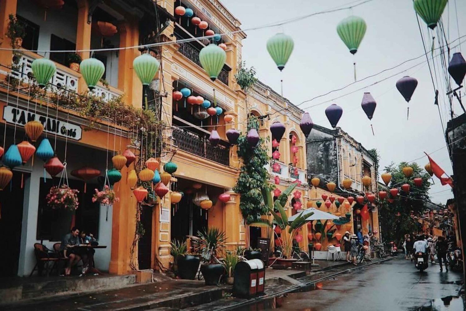 UDOSTĘPNIJ LIMUZYNĘ NHA TRANG - DA NANG/ HOI AN