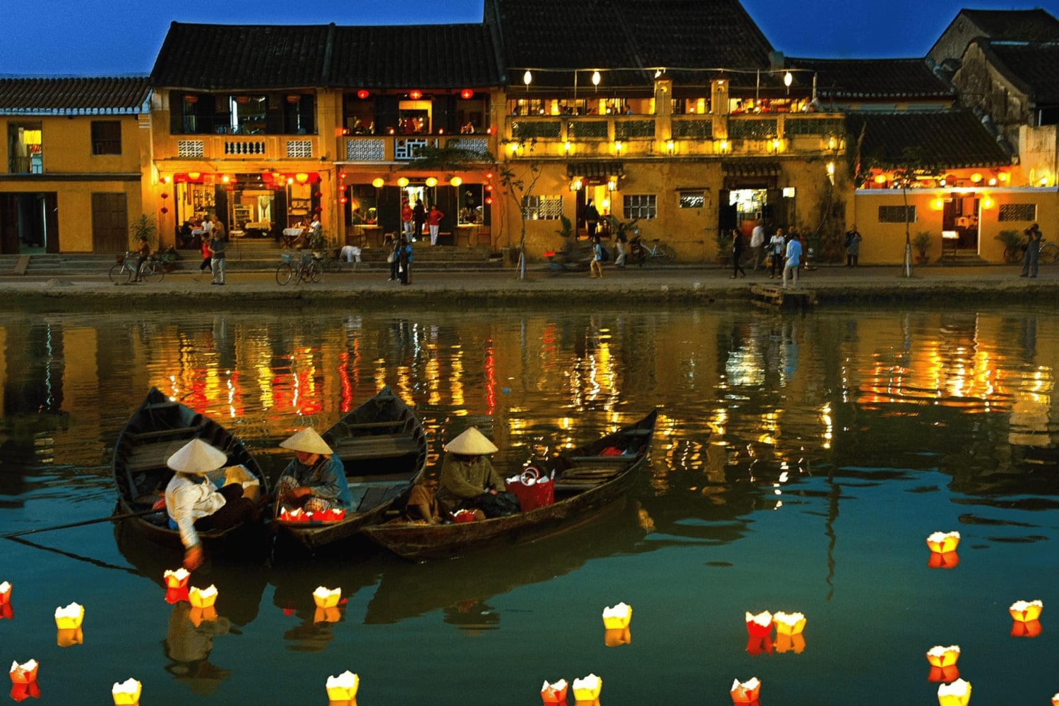 Bussikuljetus Da Nang - Hoi An 8.00 AM/ 13.00 PM/ 16.30 PM