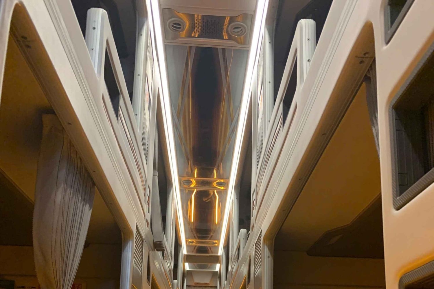 AUTOCARRO-CAMA, AUTOCARRO-CABINA E CARRO PRIVADO NHA TRANG - HO CHI MINH