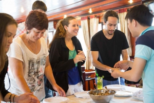Hanoi: Halong Bay 2-Day Tour with Lodging and Luxury Cruise