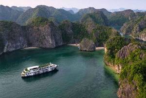Hanoi: Halong Bay 2-Day Tour with Lodging and Luxury Cruise