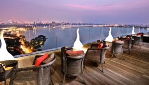 Summit Lounge