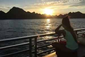 Cat Ba: Solnedgang og natkajak med bioluminescerende plankton