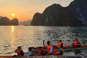 Cat Ba: Puesta de Sol en la Bahía de Lan Ha con Kayak y Fiesta al Atardecer