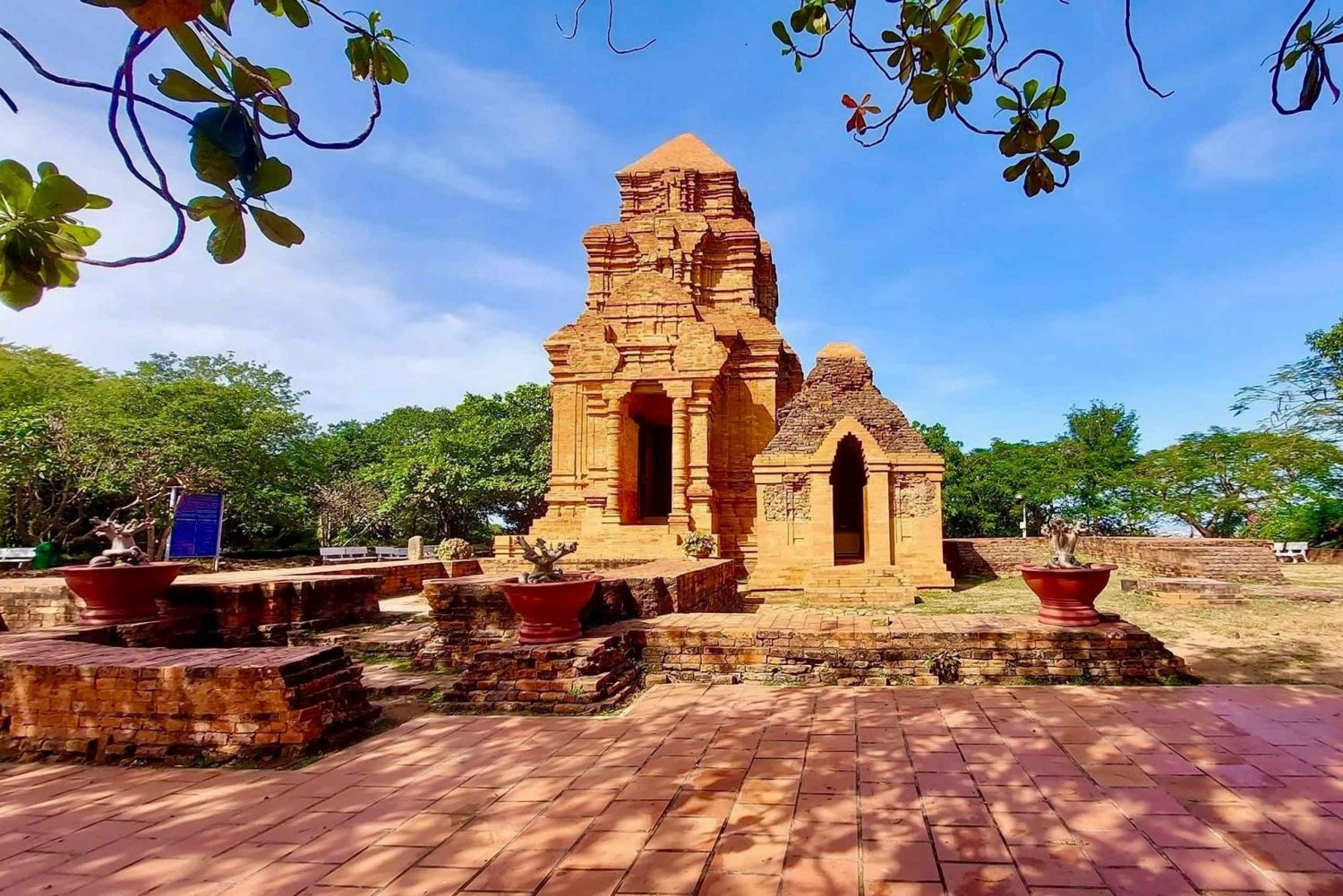 Ta Cu Berg, liegender Buddha, Phan Thiet Stadt, Cham Turm