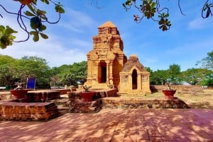 Ta Cu-bjerget, den liggende Buddha, Phan Thiet by, Cham-tårnet