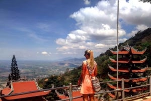 Ta Cu-berget, liggande Buddha, staden Phan Thiet, Cham-tornet