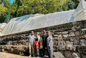 Ta Cu-berget, liggande Buddha, staden Phan Thiet, Cham-tornet