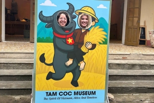Tam Coc: visita ao museu e passeio de barco no vale de Dundj com bebida