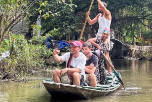 Tam Coc: visita ao museu e passeio de barco no vale de Dundj com bebida
