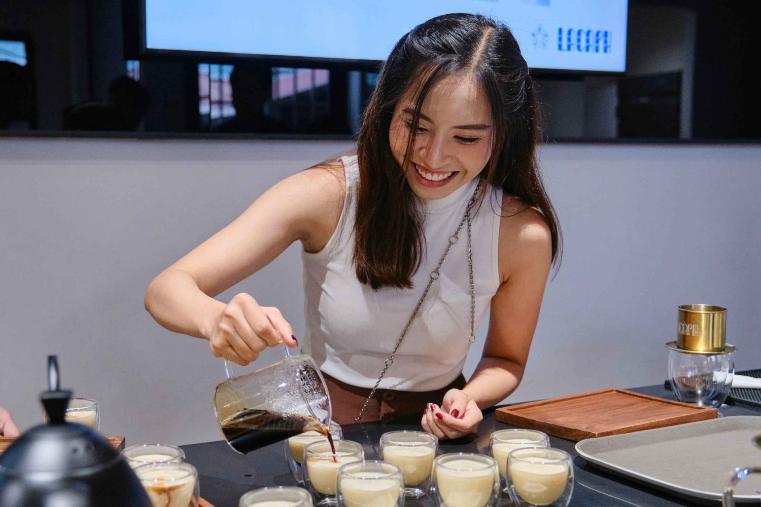 Tekniker och hemligheter bakom det berömda vietnamesiska äggkaffet