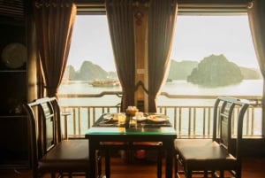 La meilleure croisière d'une nuit pour visiter la baie de Lan Ha et le village de Viet Hai