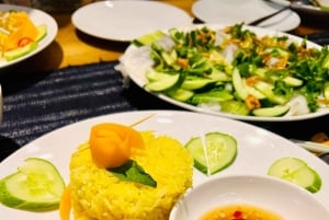 川の景色が楽しめるエアコン付きキッチンで、最高評価の家庭料理教室をお楽しみください