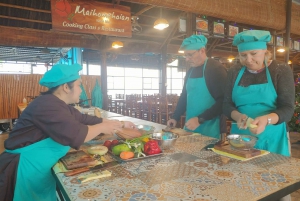 Lekcja gotowania w Hoi An z targiem i wycieczką łodzią z bambusowymi koszami