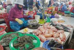 Lekcja gotowania w Hoi An z targiem i wycieczką łodzią z bambusowymi koszami