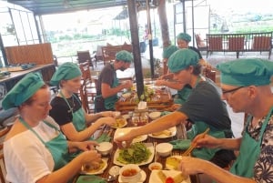 Lekcja gotowania w Hoi An z targiem i wycieczką łodzią z bambusowymi koszami