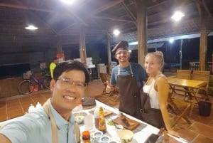 Lekcja gotowania w Hoi An z targiem i wycieczką łodzią z bambusowymi koszami