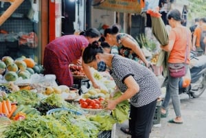 La cuisine de rue végétalienne et les histoires de Hanoi