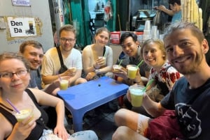 La cuisine de rue végétalienne et les histoires de Hanoi