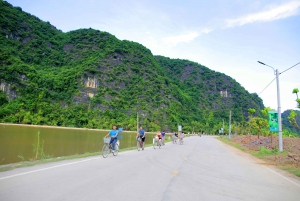 Vietnam: Trang An and Mua Cave Tour with Sunset View
