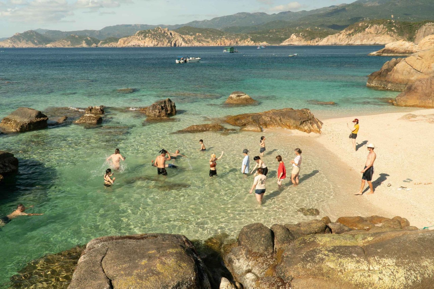 Vinh Hy Bay: Cruise & Nui Chua National Park Tour