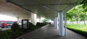 Walkway bet Domestic and International Terminals