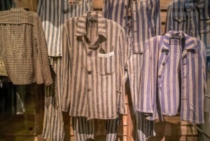 ワルシャワ発：アウシュビッツ・ビルケナウとクラクフへのガイド付きツアー