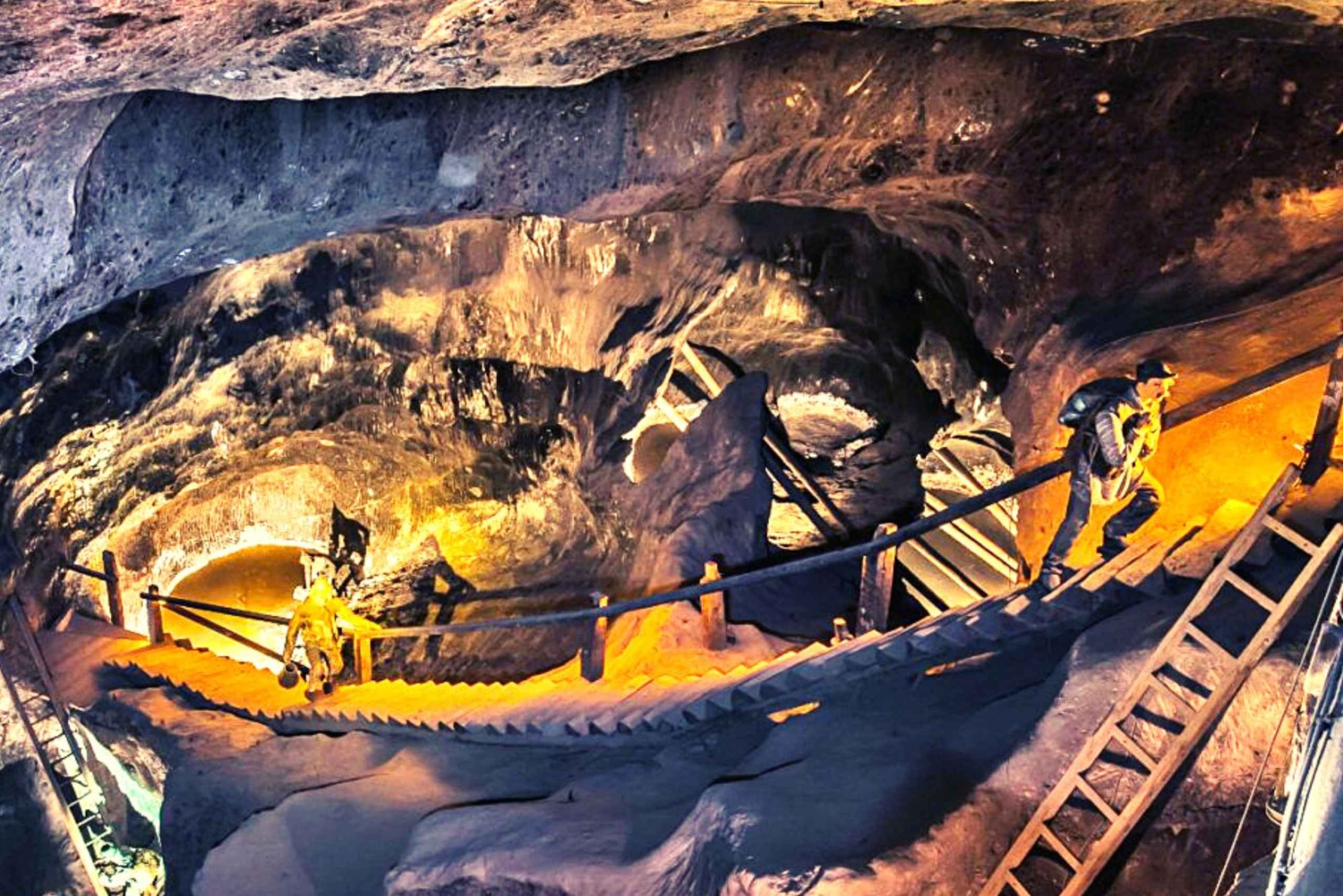 Depuis Varsovie : Visite en petit groupe de Cracovie et Wieliczka avec déjeuner