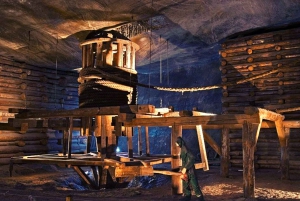 Depuis Varsovie : Visite en petit groupe de Cracovie et Wieliczka avec déjeuner