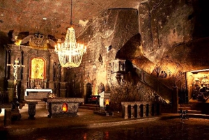 Depuis Varsovie : Visite en petit groupe de Cracovie et Wieliczka avec déjeuner