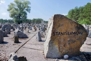 De Varsóvia: Treblinka: excursão particular de meio dia com carro