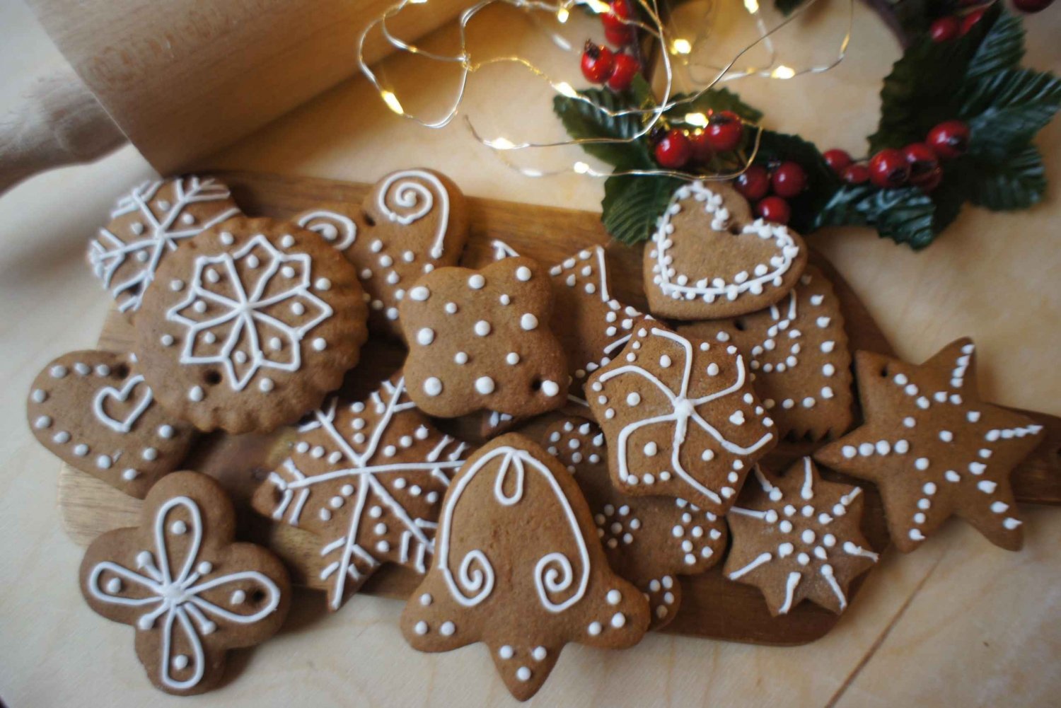 Gingerbread cookies baking and decorating class