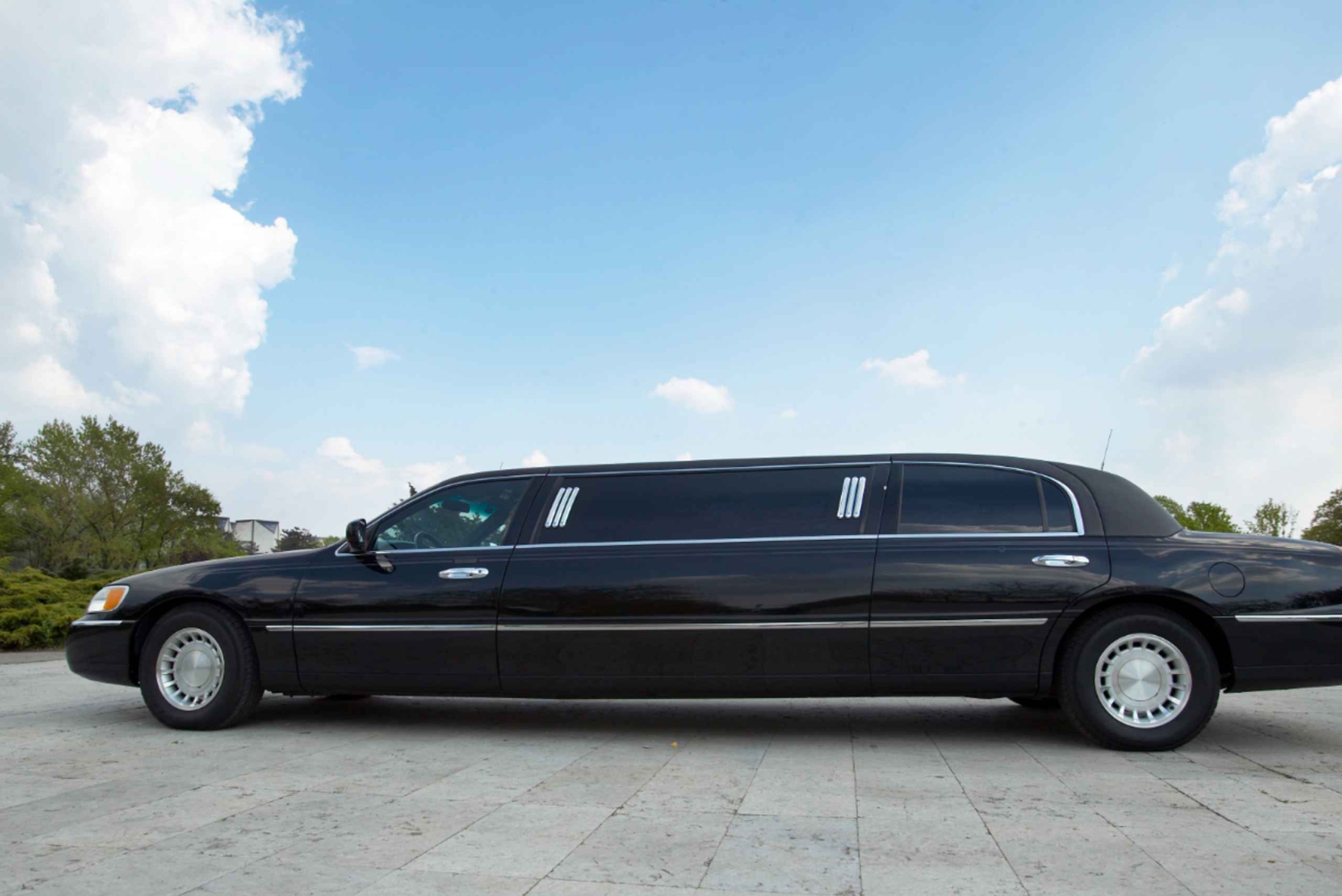 Limousine Transfer: Warsaw Chopin Airport to City Center