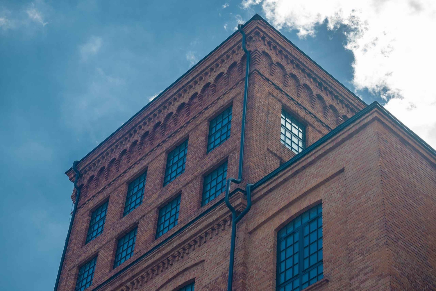 Prague: Private Transfer to Warsaw with stops + tickets