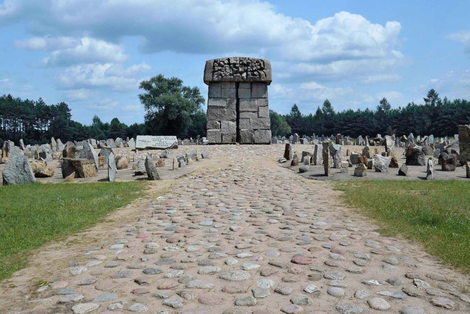 Treblinka: Półdniowa wycieczka z Warszawy prywatnym samochodem