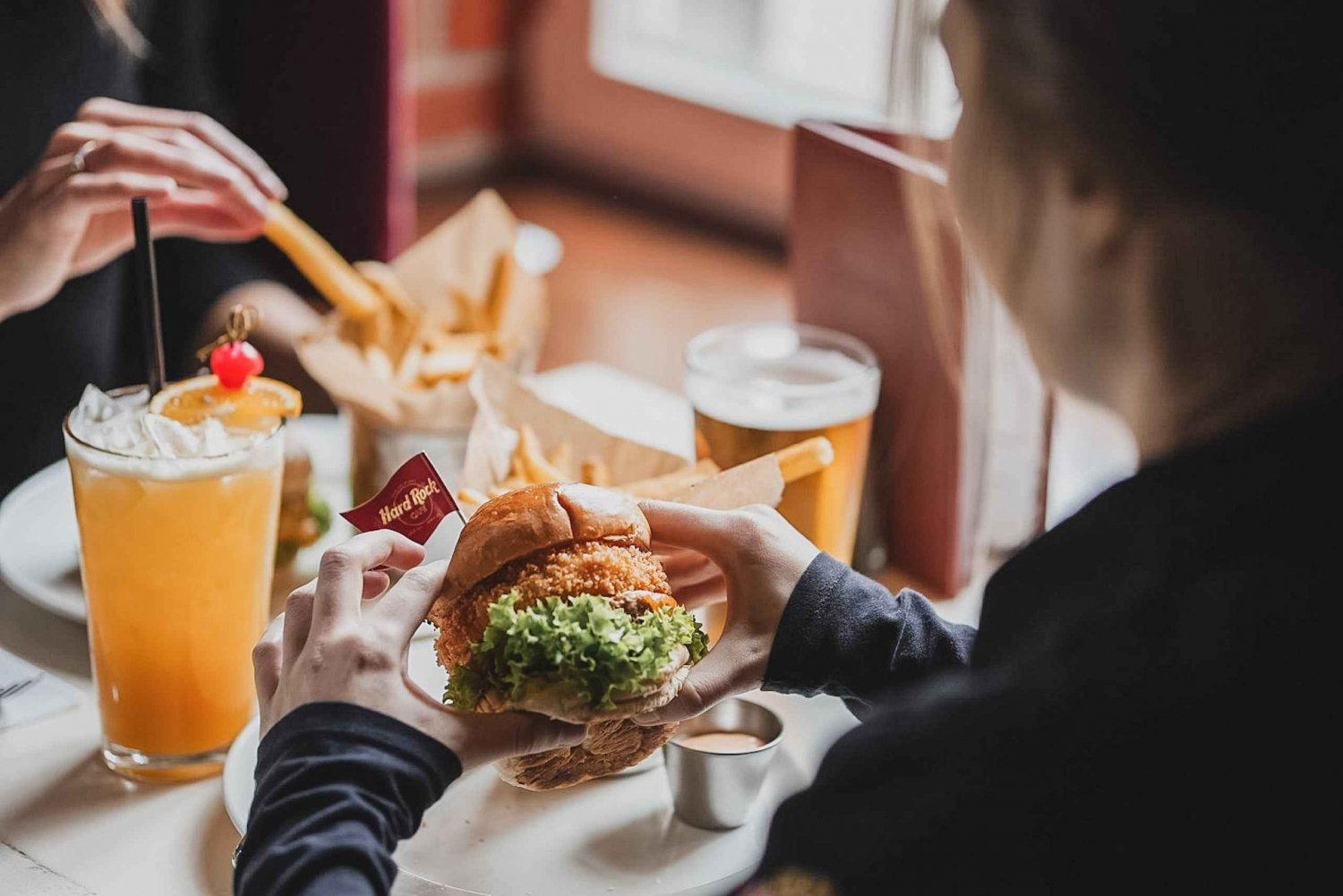 Warszawa: Burgermenu på Hard Rock Cafe med Skip the Line