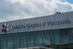 Varsova: Chopinin lentokentän yksityinen kuljetus