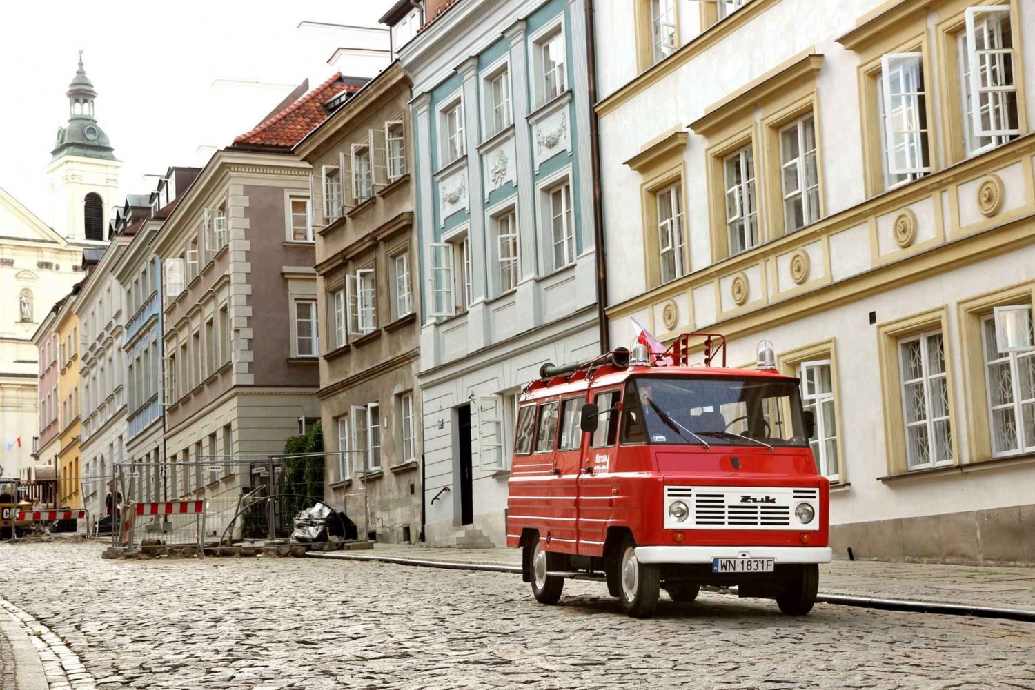 Warsaw: Classic Highlights Private Tour by Vintage Car