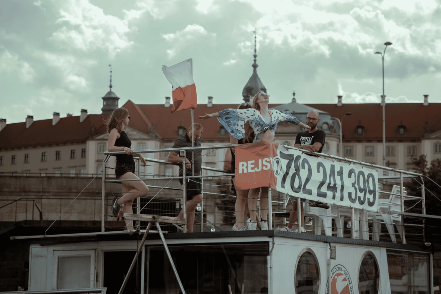 Warszawa: Tag en tur på Wislafloden om bord på Kurka Wodna-skibet