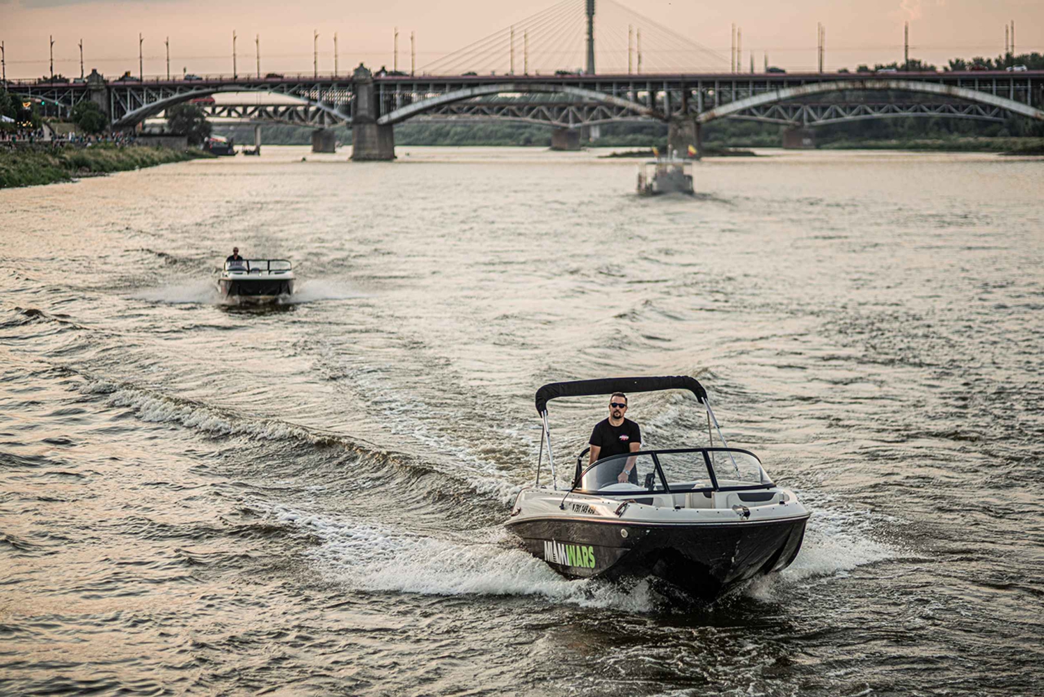 Varsovia: crucero por el Vístula con música de los 80, ambiente retro y vistas