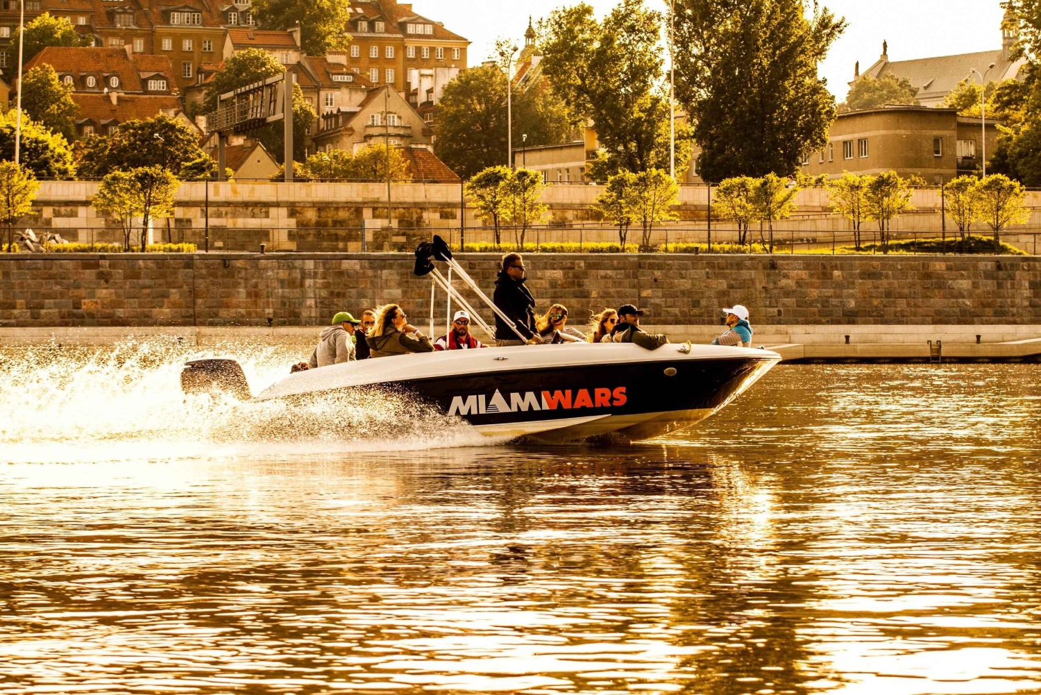 Varsovia: crucero por el Vístula con música de los 80, ambiente retro y vistas