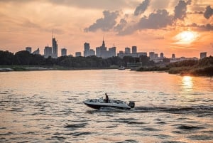 Варшава: круиз по Висле с музыкой 80-х, ретро-атмосферой и видами